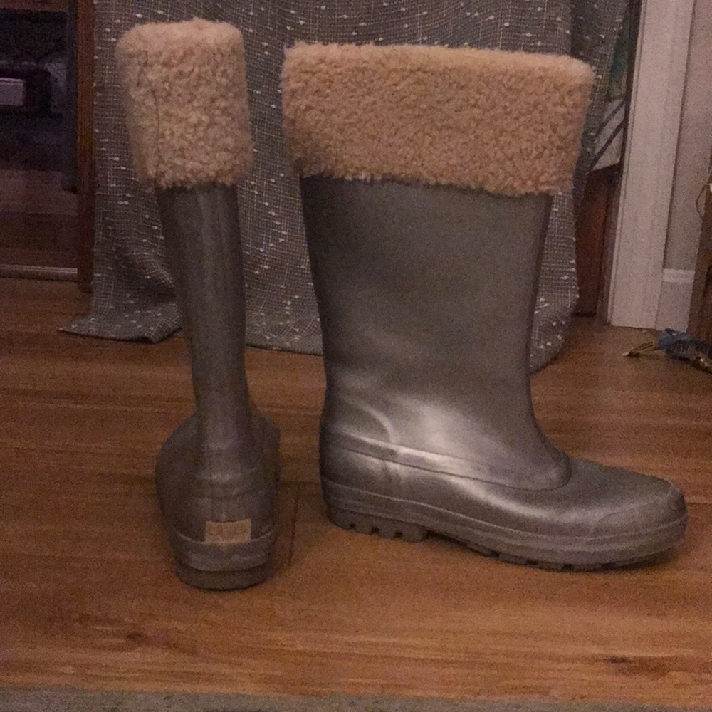 Ugh boots size 9